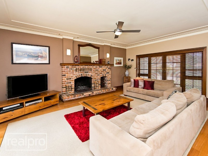 6 Success Crescent, Salter Point WA 6152