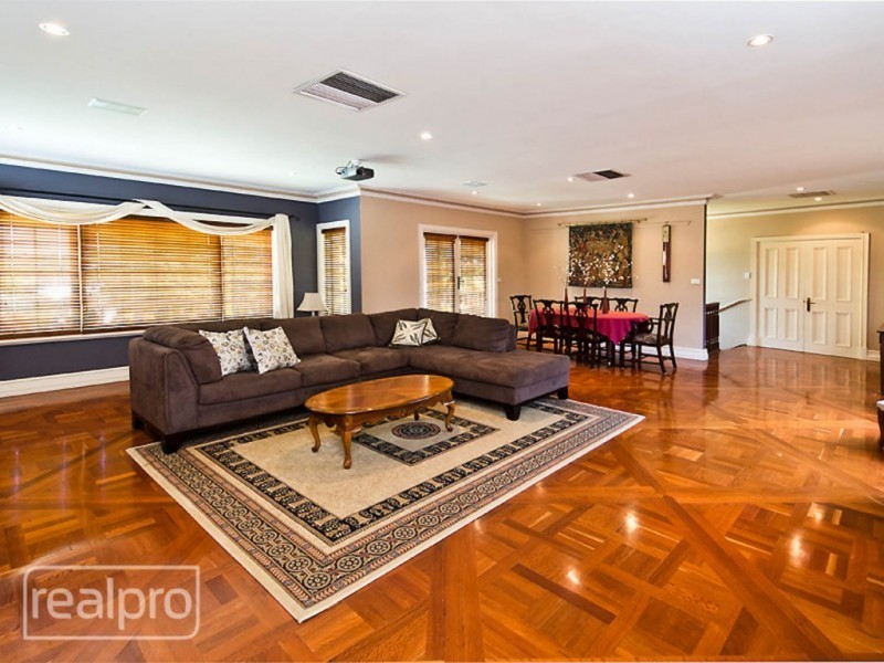 6 Success Crescent, Salter Point WA 6152