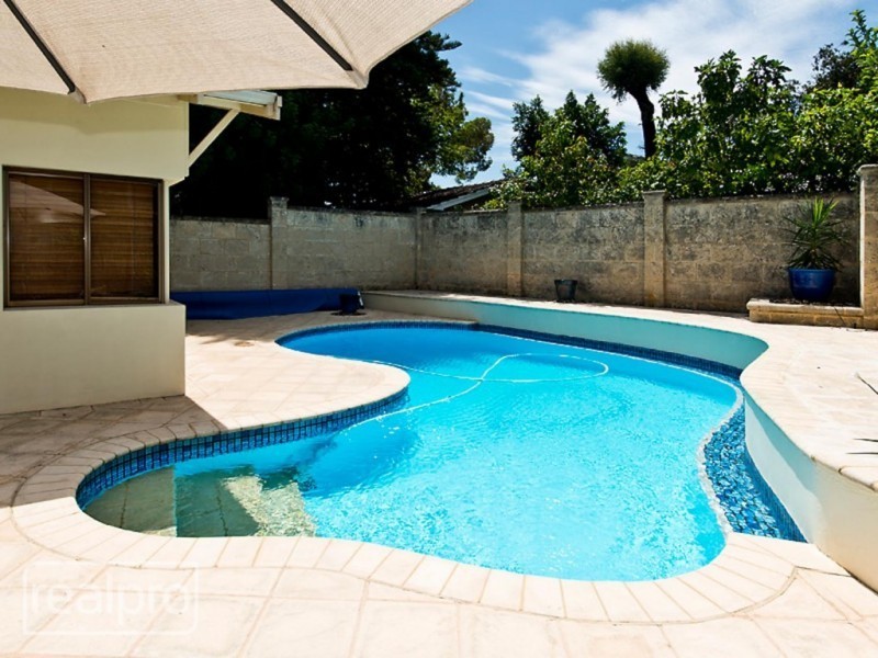 6 Success Crescent, Salter Point WA 6152