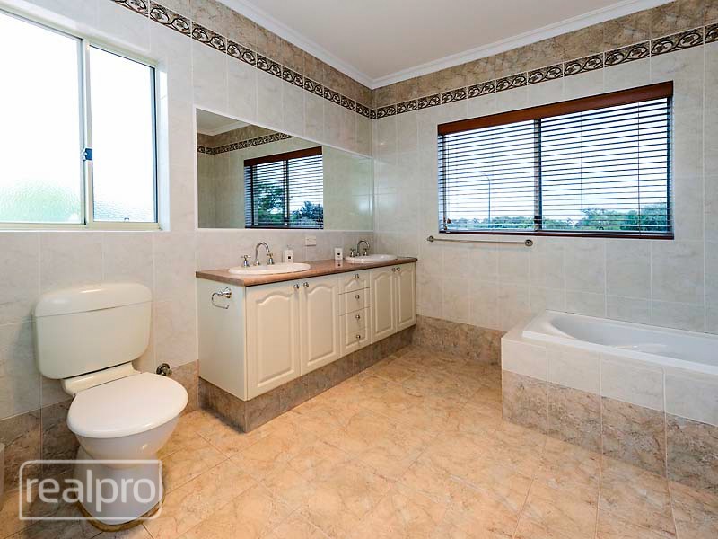 66 Welwyn Avenue, Manning WA 6152