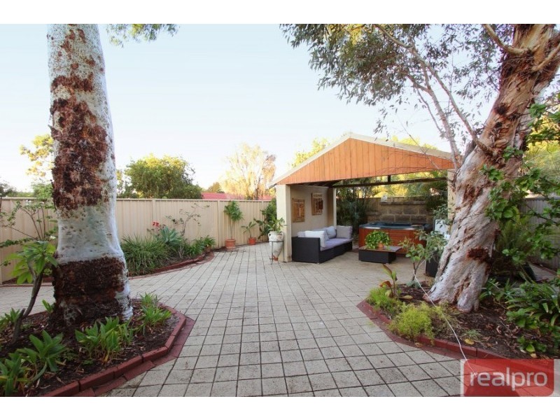 16 Melinga Court, Karawara WA 6152