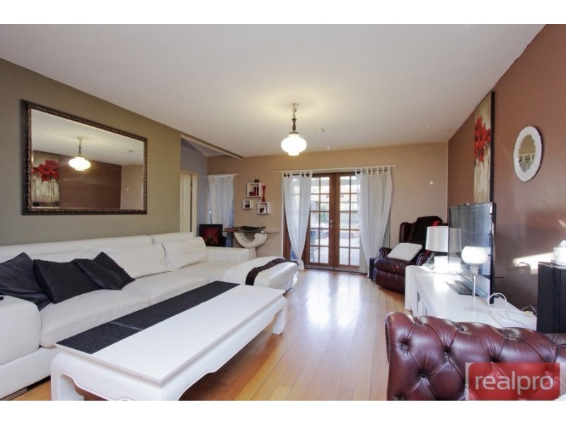 16 Melinga Court, Karawara WA 6152