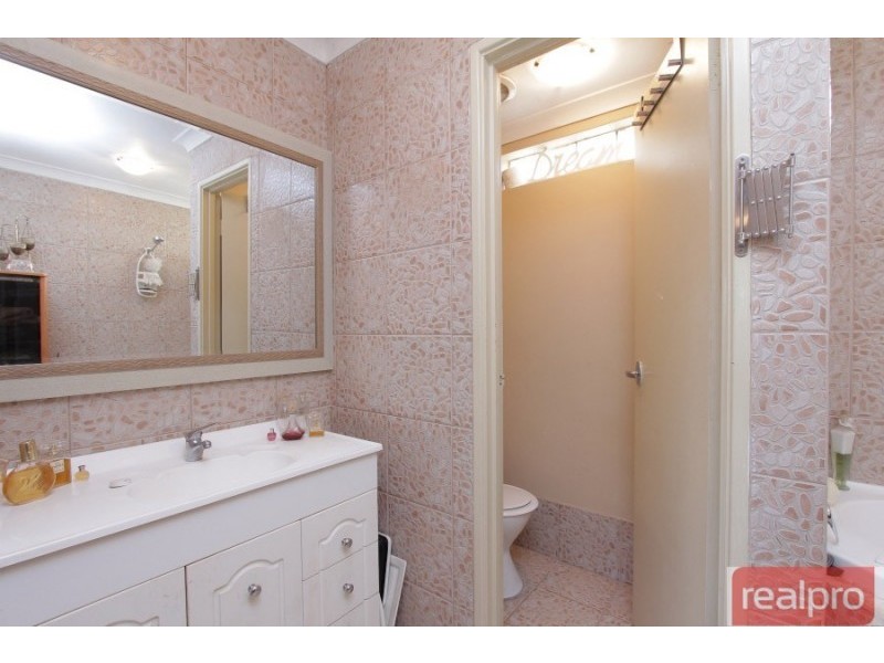 16 Melinga Court, Karawara WA 6152