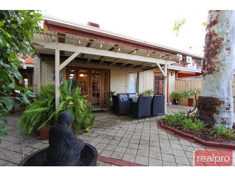 16 Melinga Court, Karawara WA 6152