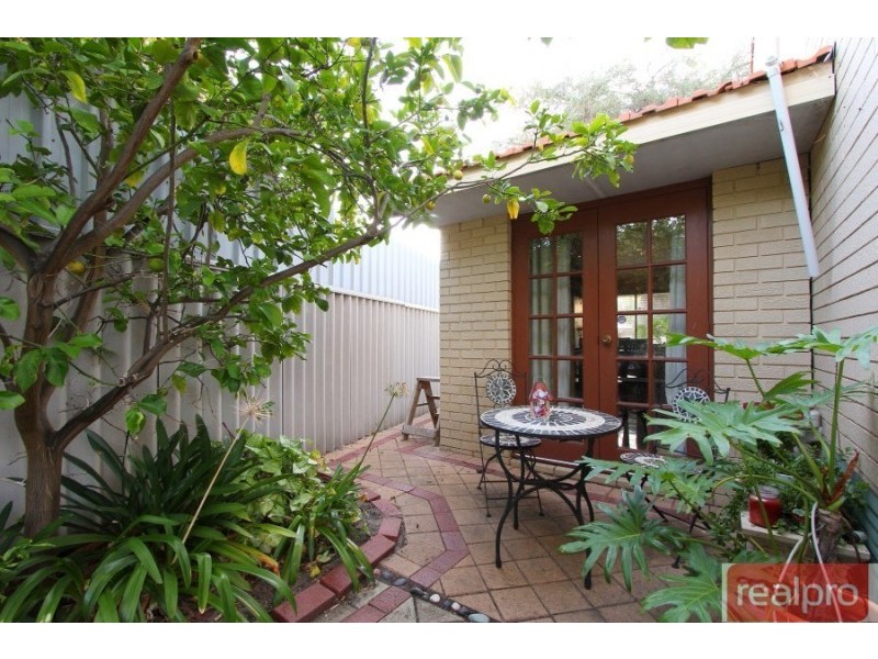 16 Melinga Court, Karawara WA 6152