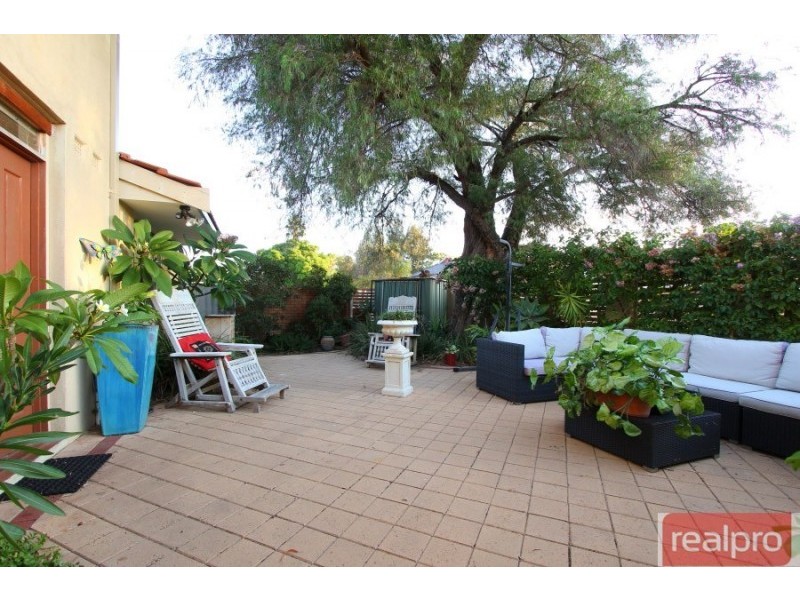 16 Melinga Court, Karawara WA 6152