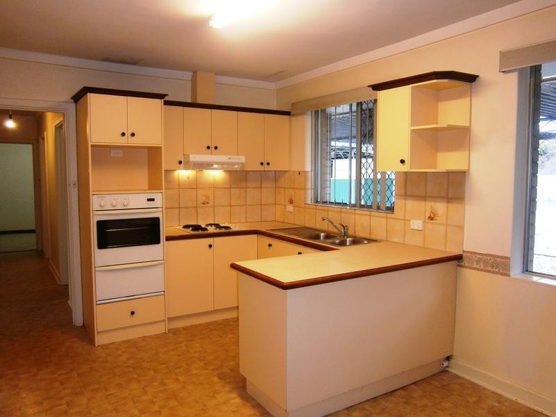 16 Sanderson Street, Embleton WA 6062