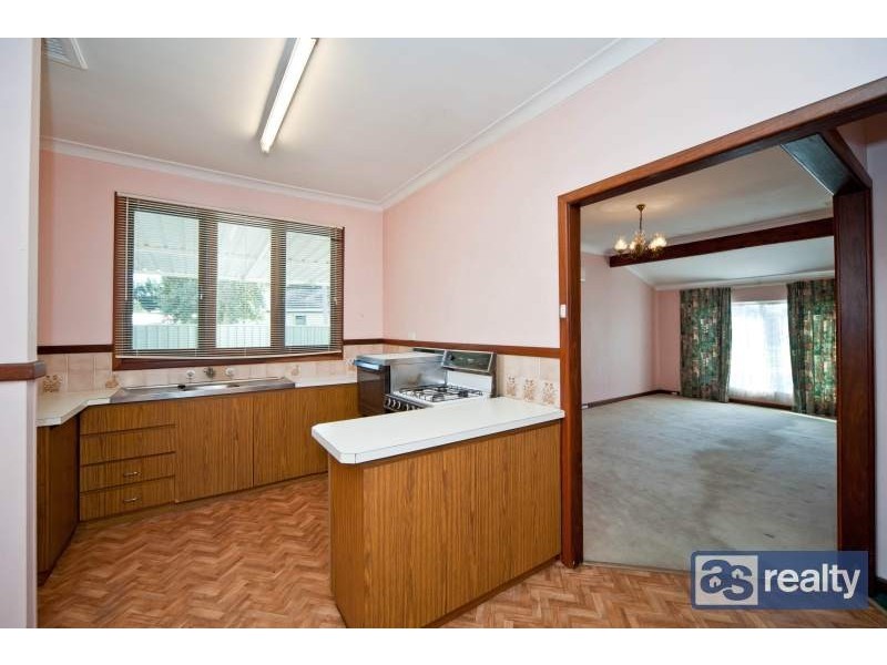 15 Wade Street, Embleton WA 6062