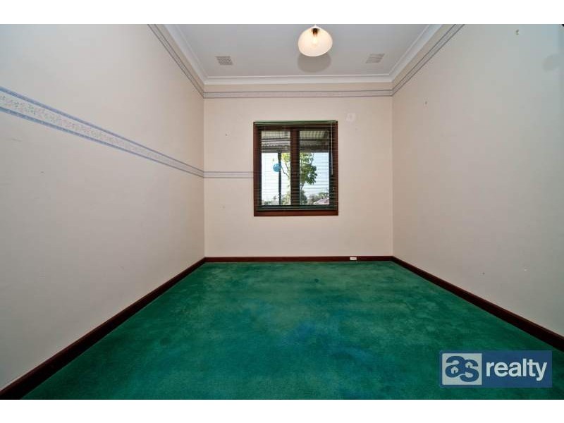 15 Wade Street, Embleton WA 6062