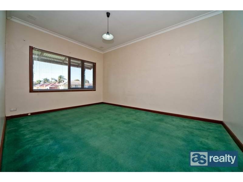 15 Wade Street, Embleton WA 6062