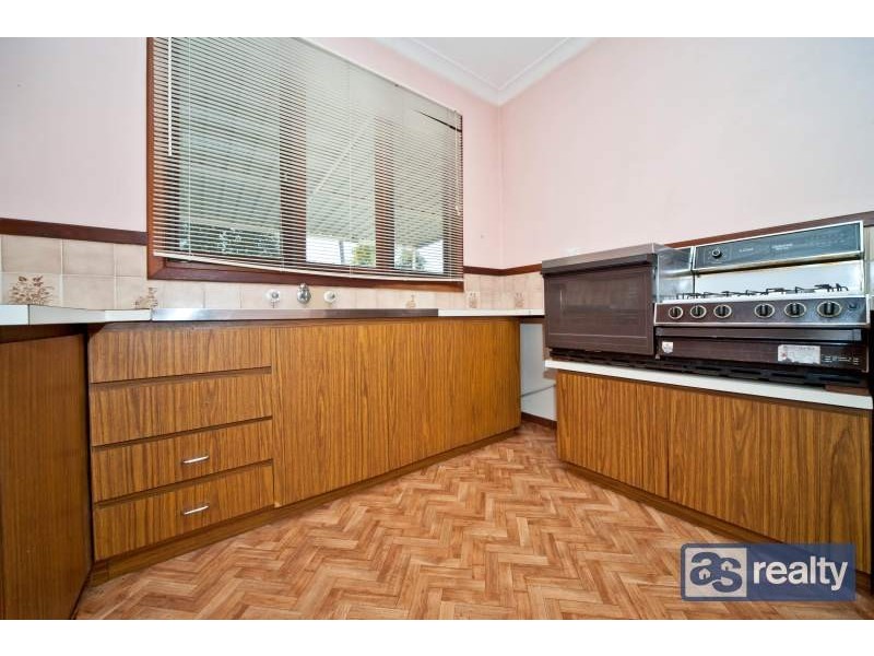 15 Wade Street, Embleton WA 6062