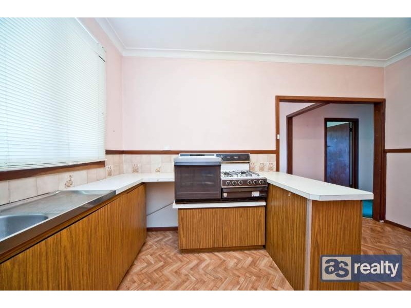 15 Wade Street, Embleton WA 6062