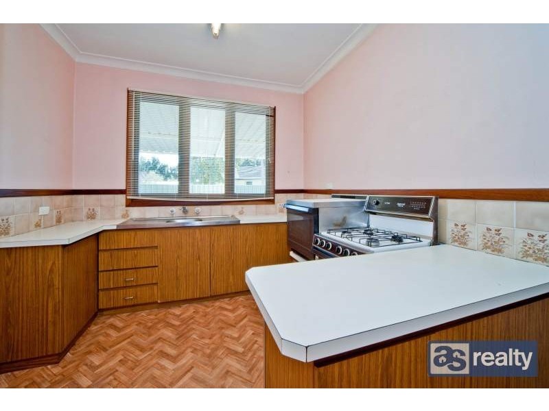 15 Wade Street, Embleton WA 6062