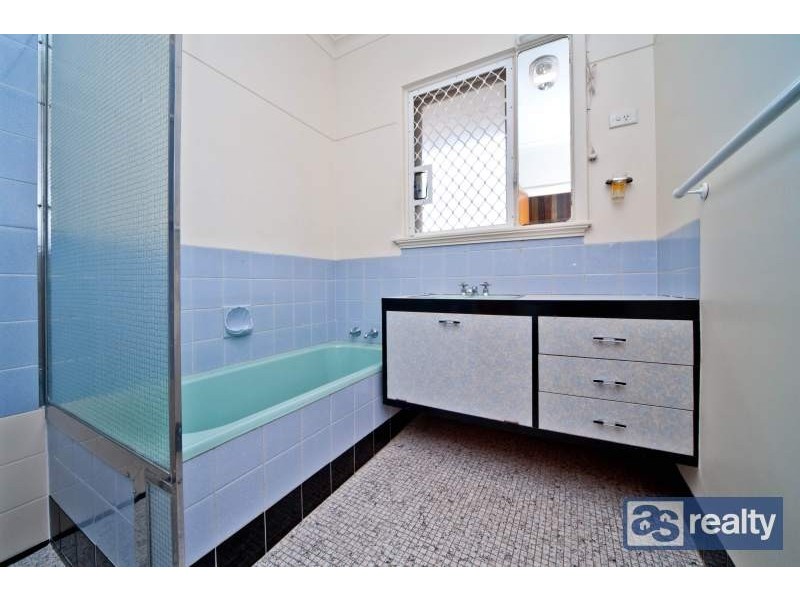 124 Drake Street, Embleton WA 6062