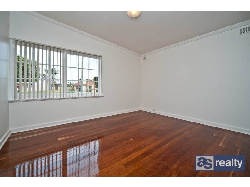 38 Irwin Road, Embleton WA 6062