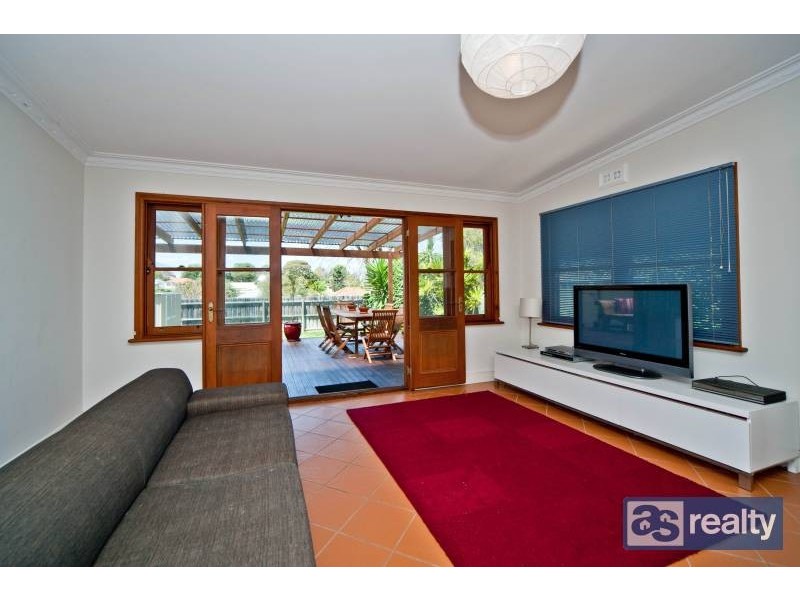 35 Kitchener Avenue, Bayswater WA 6053