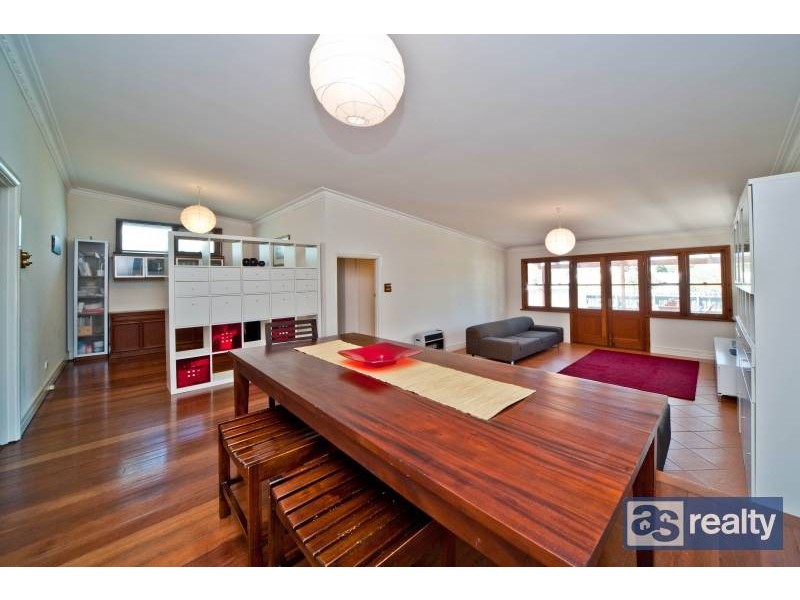 35 Kitchener Avenue, Bayswater WA 6053