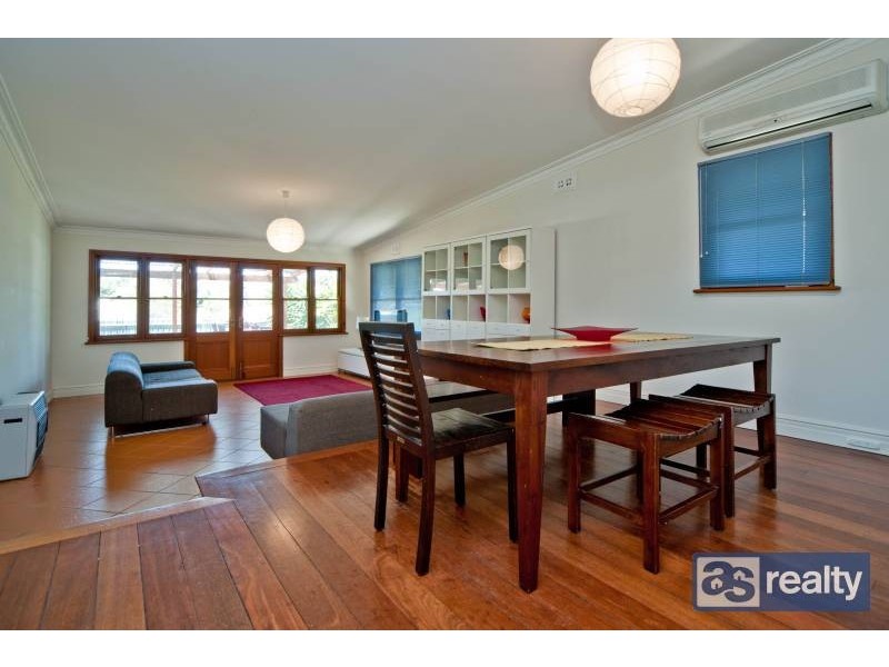 35 Kitchener Avenue, Bayswater WA 6053