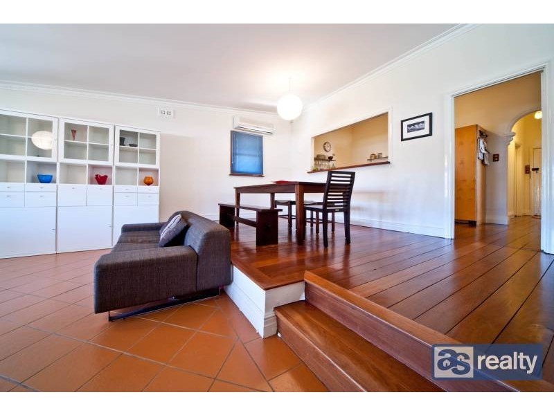 35 Kitchener Avenue, Bayswater WA 6053