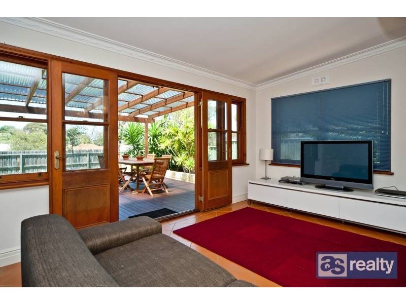 35 Kitchener Avenue, Bayswater WA 6053