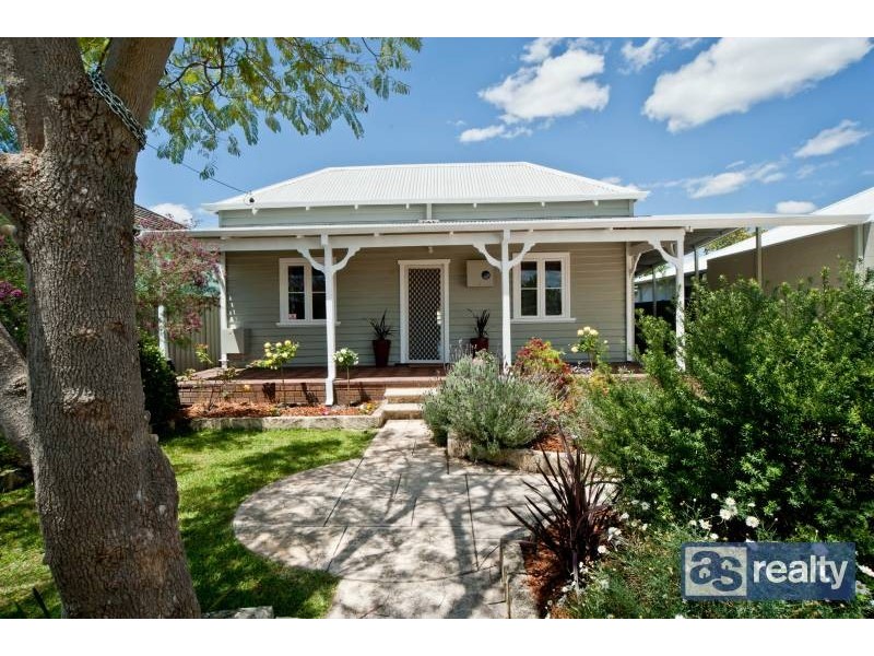 35 Kitchener Avenue, Bayswater WA 6053