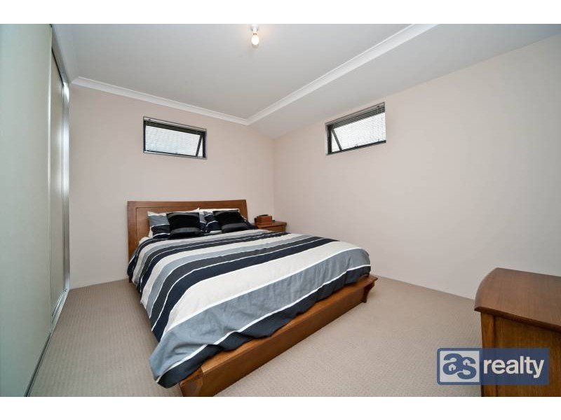 6 Irwin Road, Embleton WA 6062