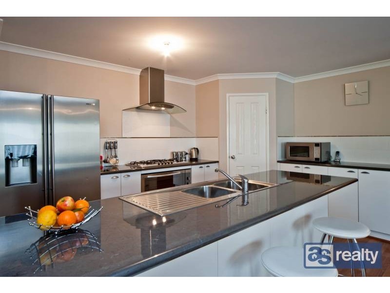 6 Irwin Road, Embleton WA 6062