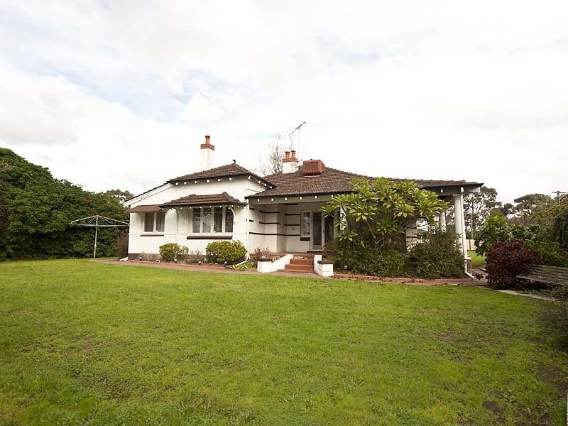 18 Third Avenue, Guildford WA 6055