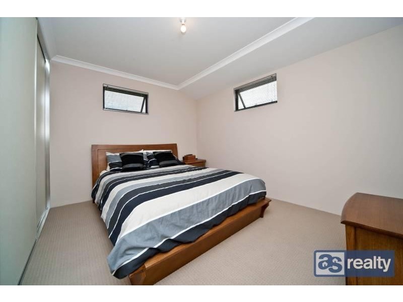 6 Irwin Road, Embleton WA 6062