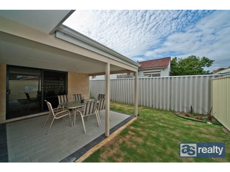 6 Irwin Road, Embleton WA 6062
