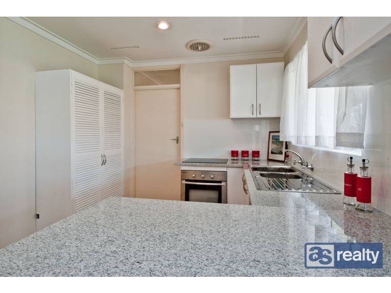 21 Ockley Square, Embleton WA 6062