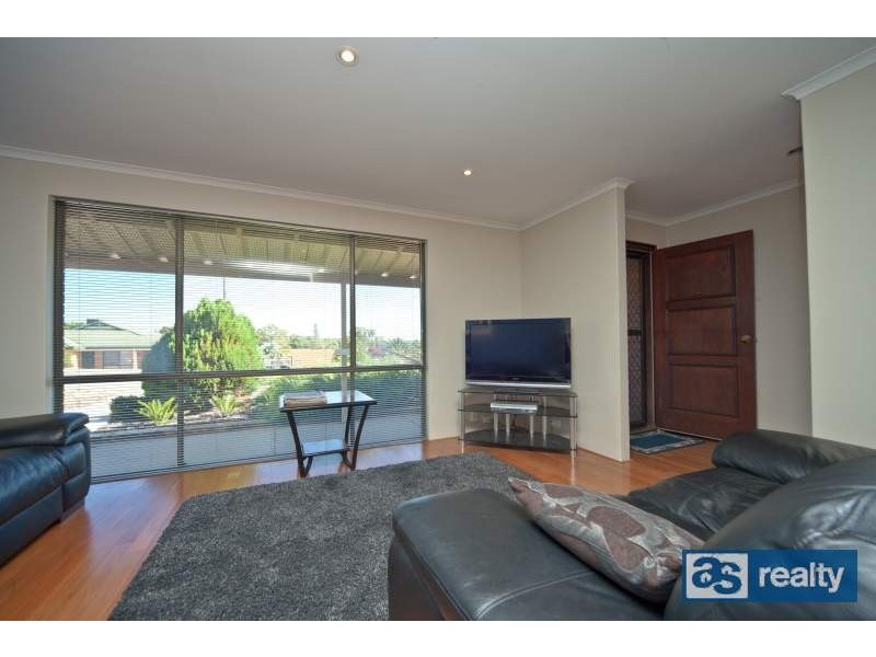 28 Warner Drive, Padbury WA 6025