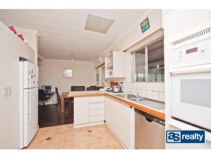 4 Palmer Place, Embleton WA 6062