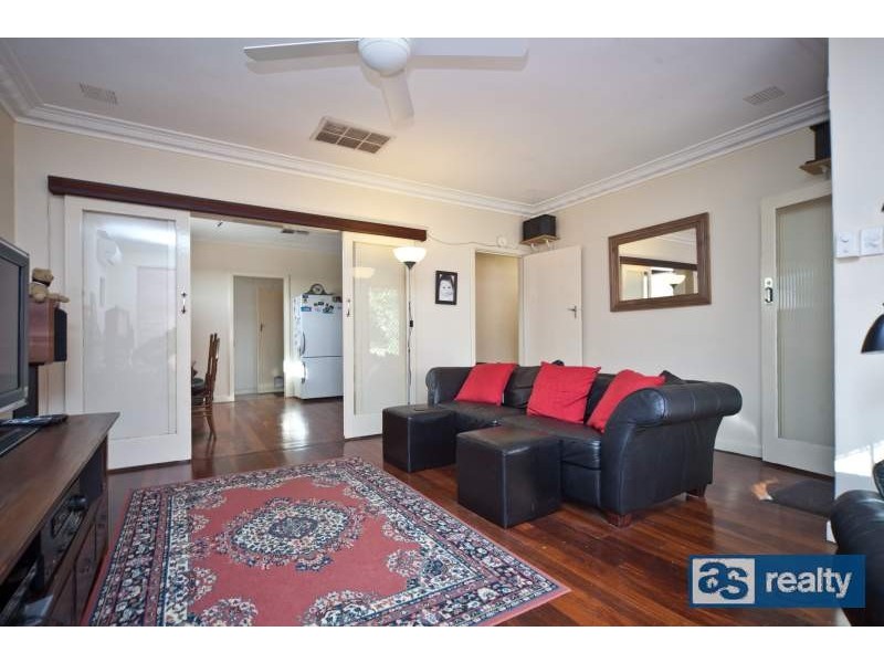 33 Sanderson Street, Embleton WA 6062