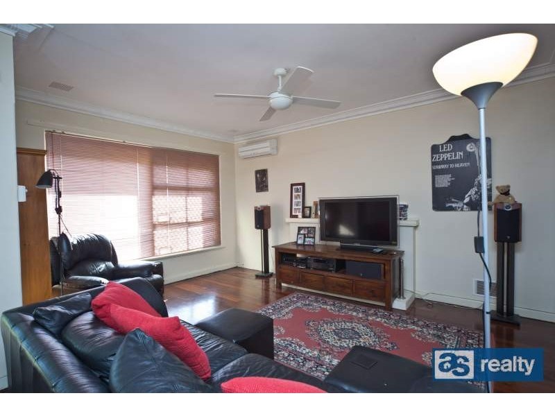 33 Sanderson Street, Embleton WA 6062