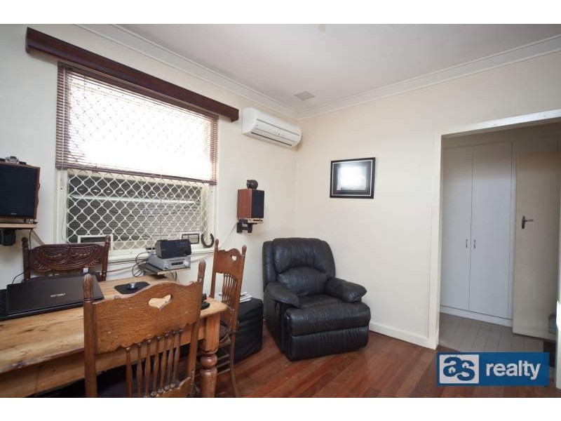 33 Sanderson Street, Embleton WA 6062