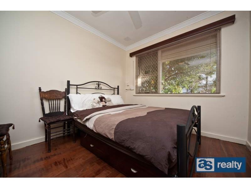 33 Sanderson Street, Embleton WA 6062