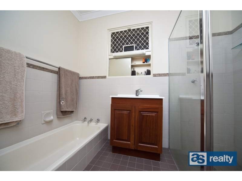 33 Sanderson Street, Embleton WA 6062