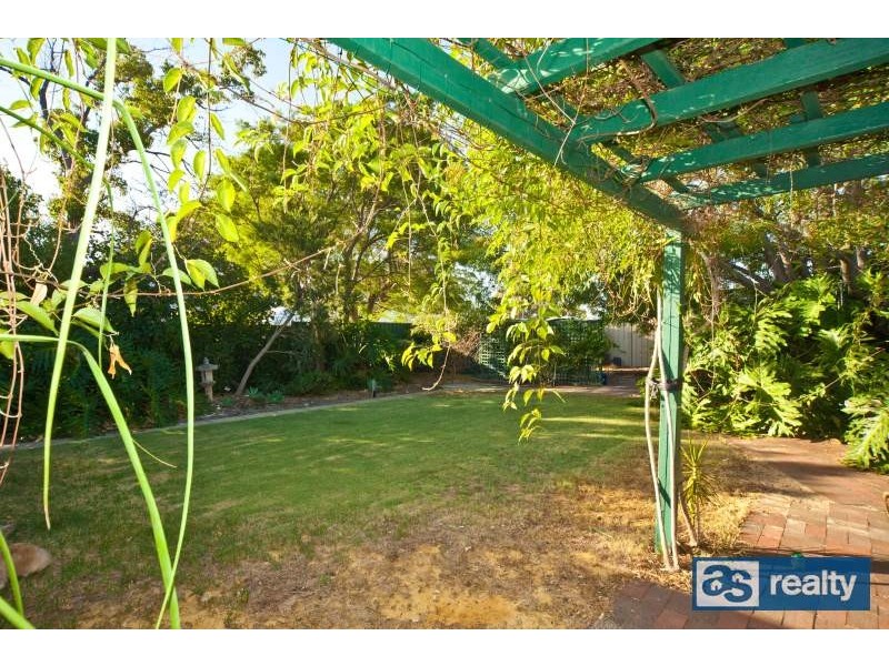 33 Sanderson Street, Embleton WA 6062