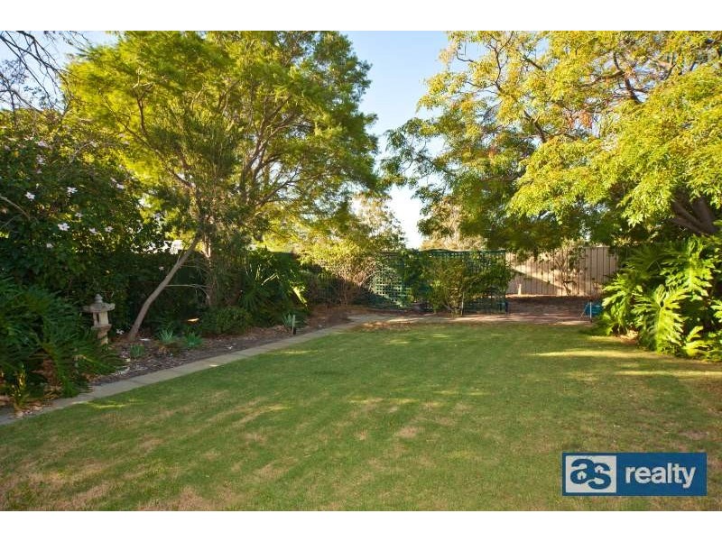 33 Sanderson Street, Embleton WA 6062