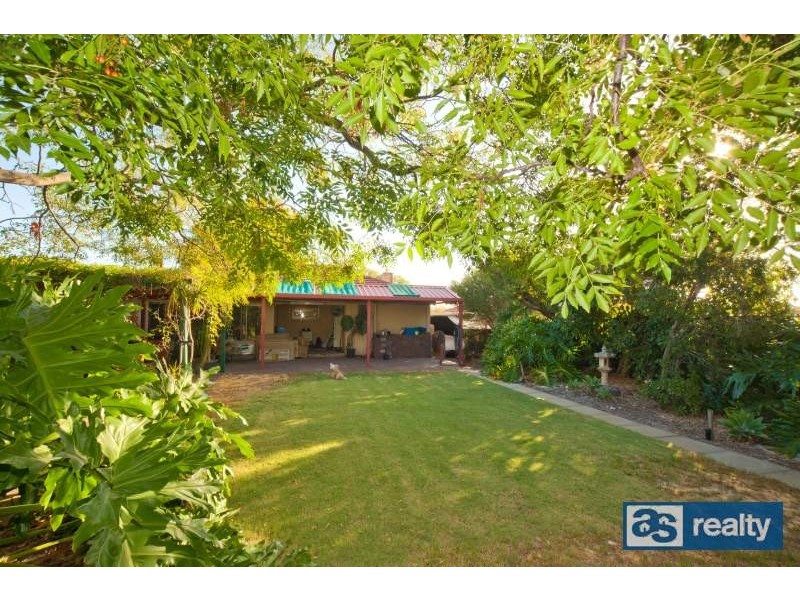 33 Sanderson Street, Embleton WA 6062