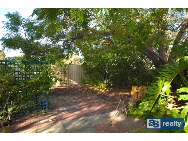 33 Sanderson Street, Embleton WA 6062