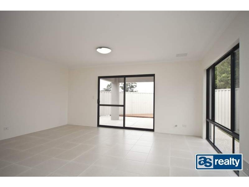 B/60 Mckenzie Way, Embleton WA 6062