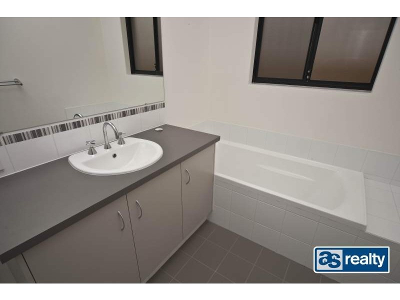 B/60 Mckenzie Way, Embleton WA 6062