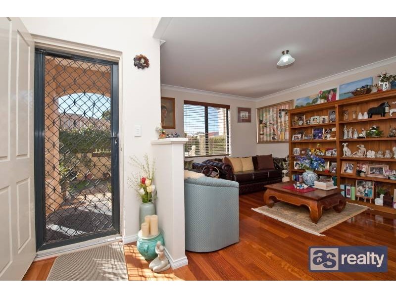 10 Sanderson Street, Embleton WA 6062