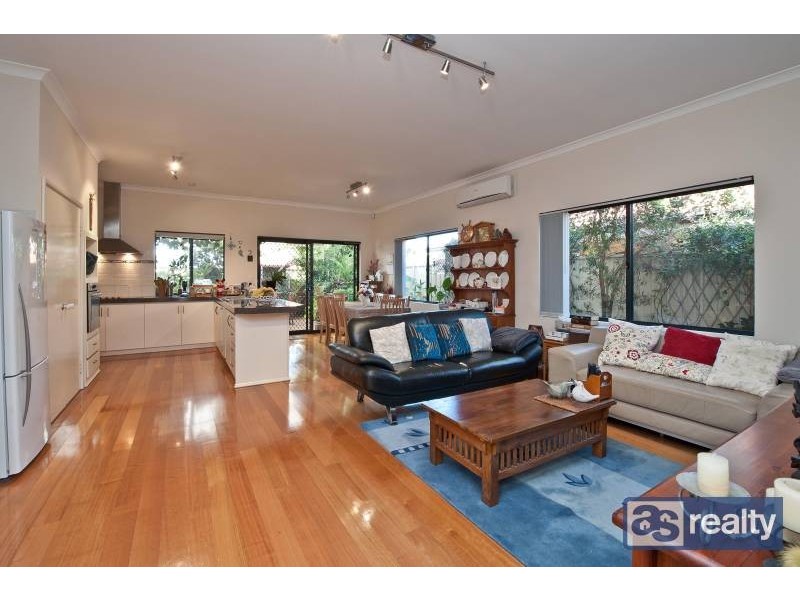 10 Sanderson Street, Embleton WA 6062