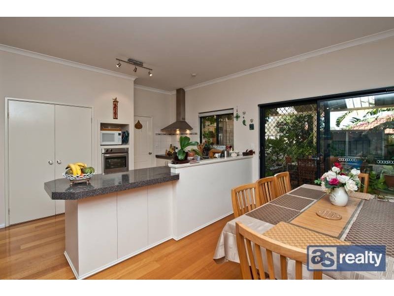 10 Sanderson Street, Embleton WA 6062