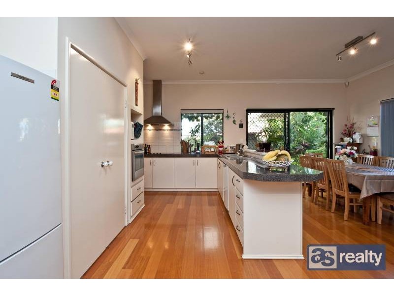 10 Sanderson Street, Embleton WA 6062