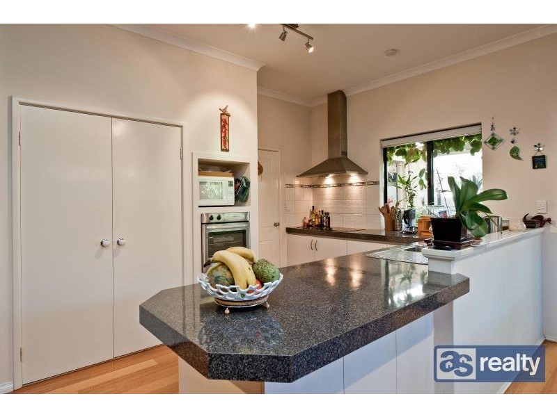 10 Sanderson Street, Embleton WA 6062