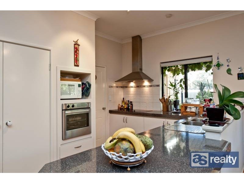 10 Sanderson Street, Embleton WA 6062